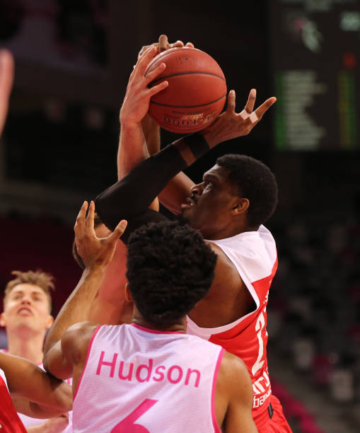 许多球迷开 许多球迷开