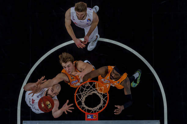 争激烈背景 争激烈背景