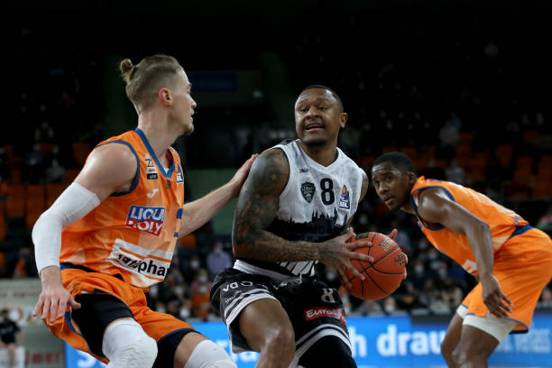 多巨星而闻 多巨星而闻